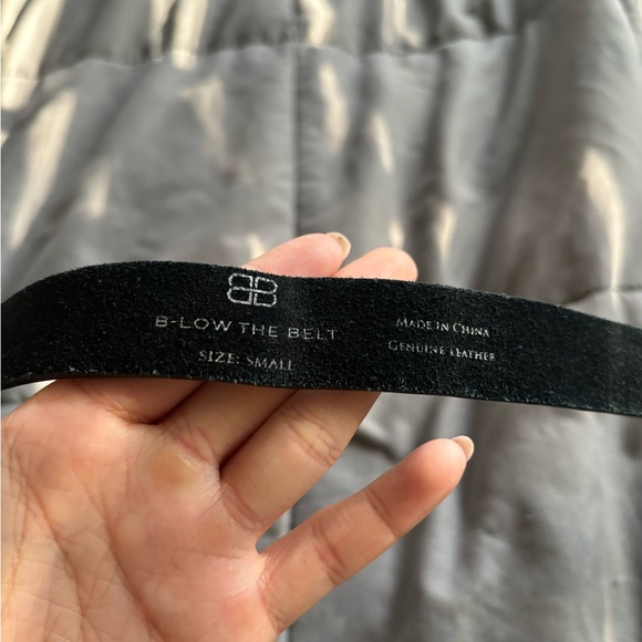 B low the belt bri bri - Picture 2 of 3